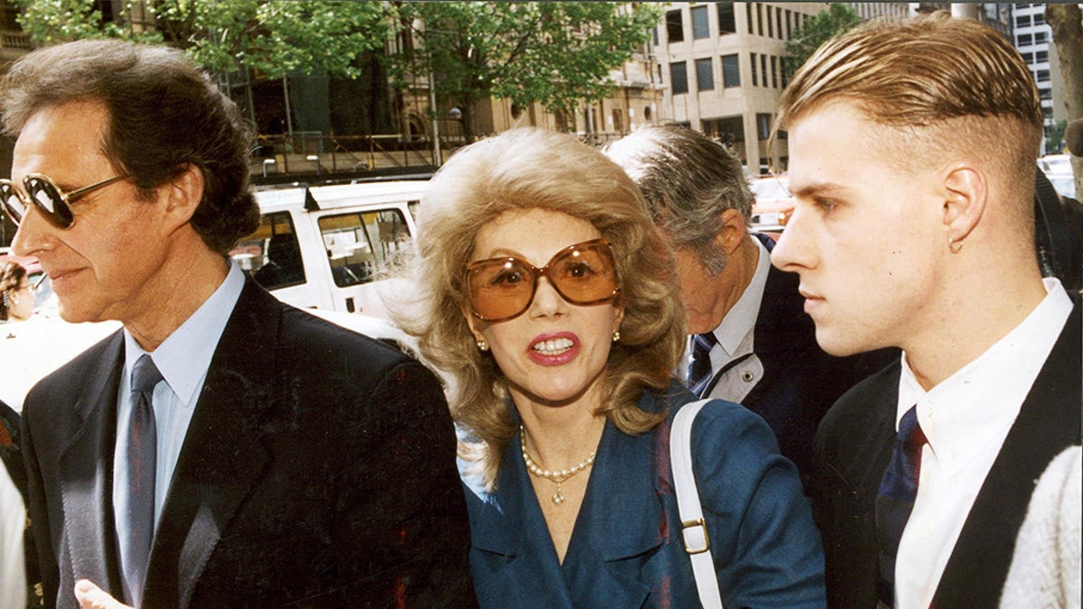 Anne Hamilton Byrne and husband William, left, with friend arrive at County Court, Melbourne, 15 November 1993.