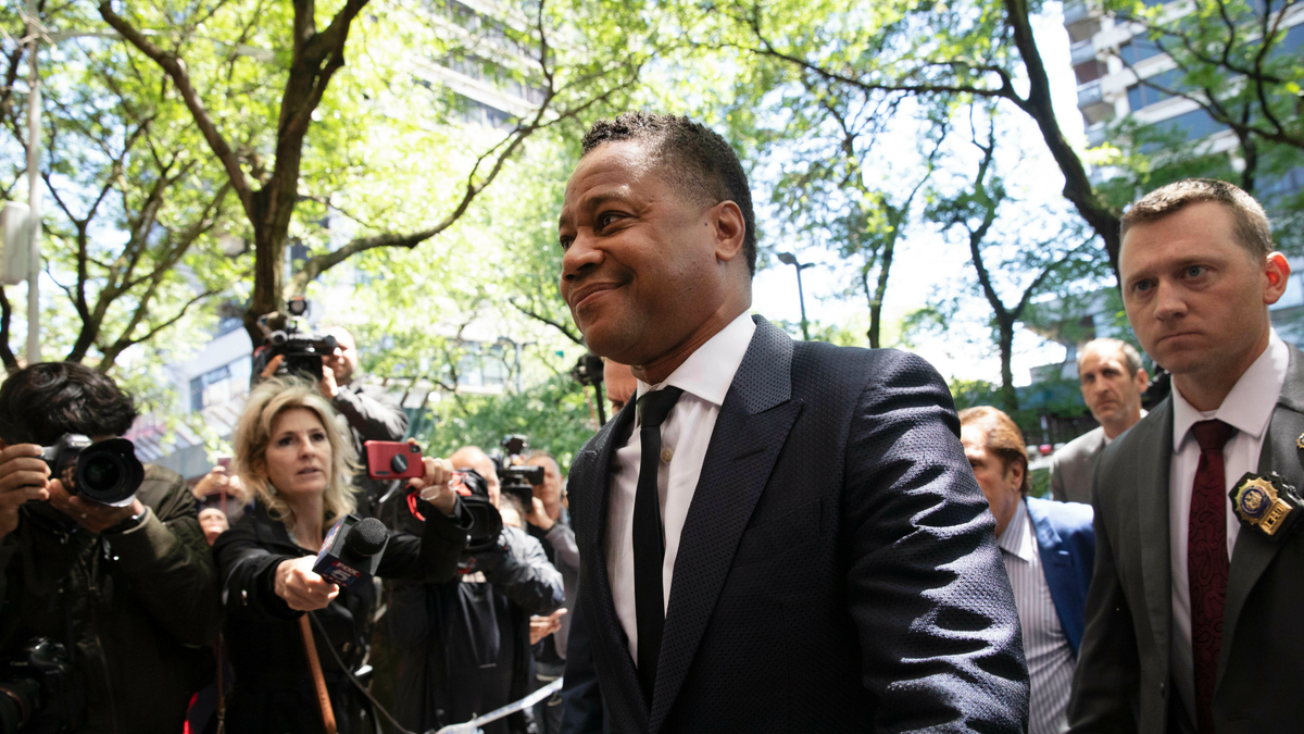 Actor Cuba Gooding Jr. arriving at the New York Police Department's Special Victim's Unit last week to face allegations he groped a woman at a city nightspot. (AP Photo/Mark Lennihan)