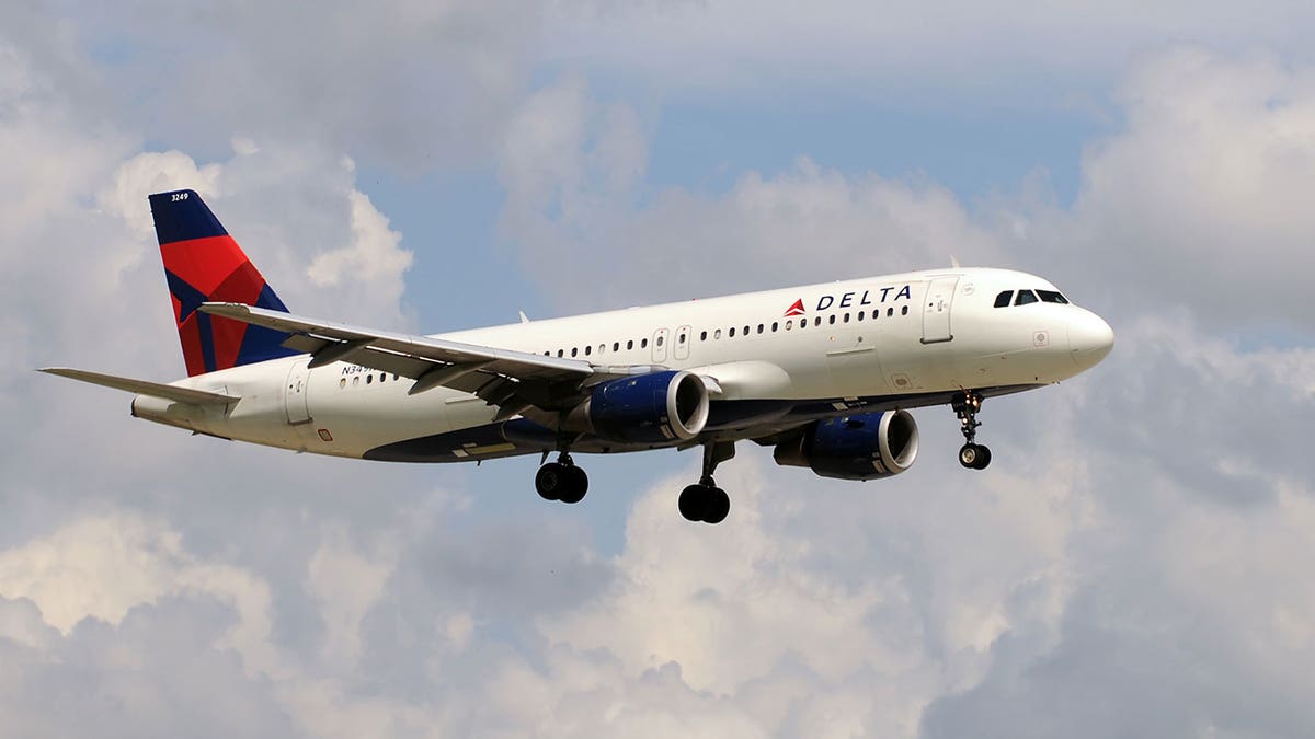 Delta Air Lines passengers who recently traveled from Florida to New York were in for a slight scare when a foglike mist engulfed the cabin before takeoff.