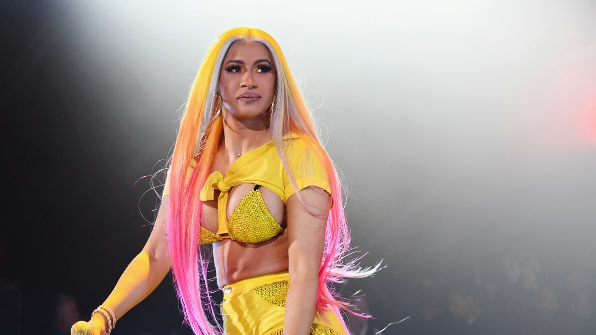 Cardi B performs in Las Vegas after cosmetic surgery complications