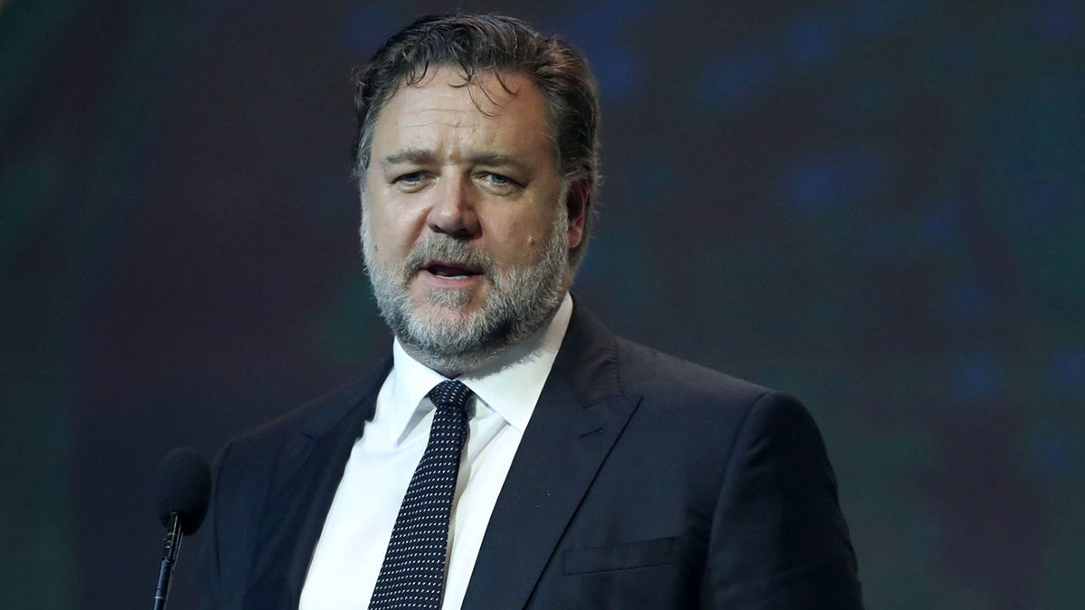 Russell Crowe talks guilt over 2001 best actor win at the Oscars for ...