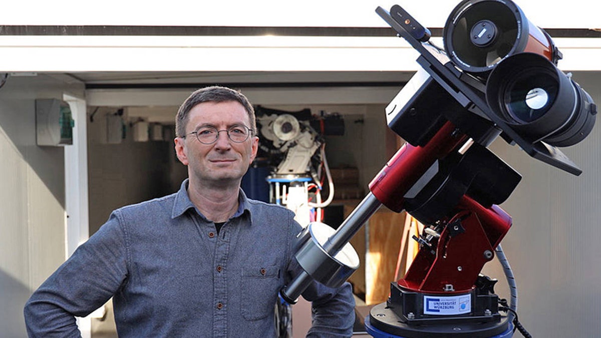 Professor Hakan Kayal next to the moon telescope. (Credit: Tobias Greiner / Universität Würzburg)