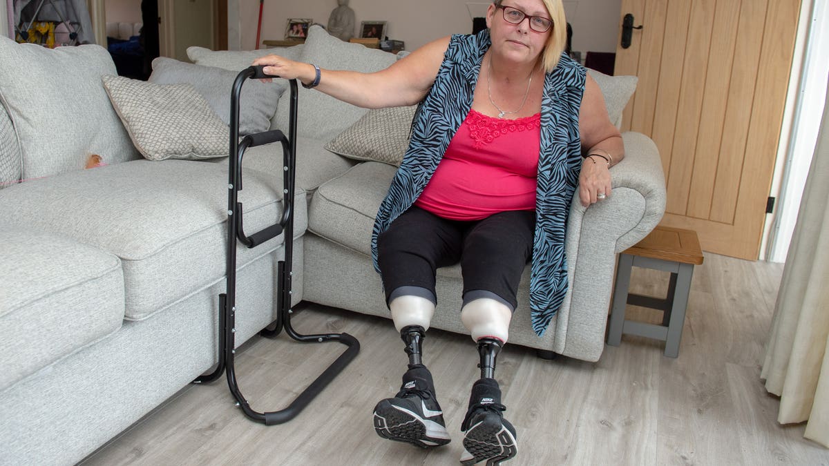 Hayward landed in the hospital where she was diagnosed with meningitis and had her legs amputated.