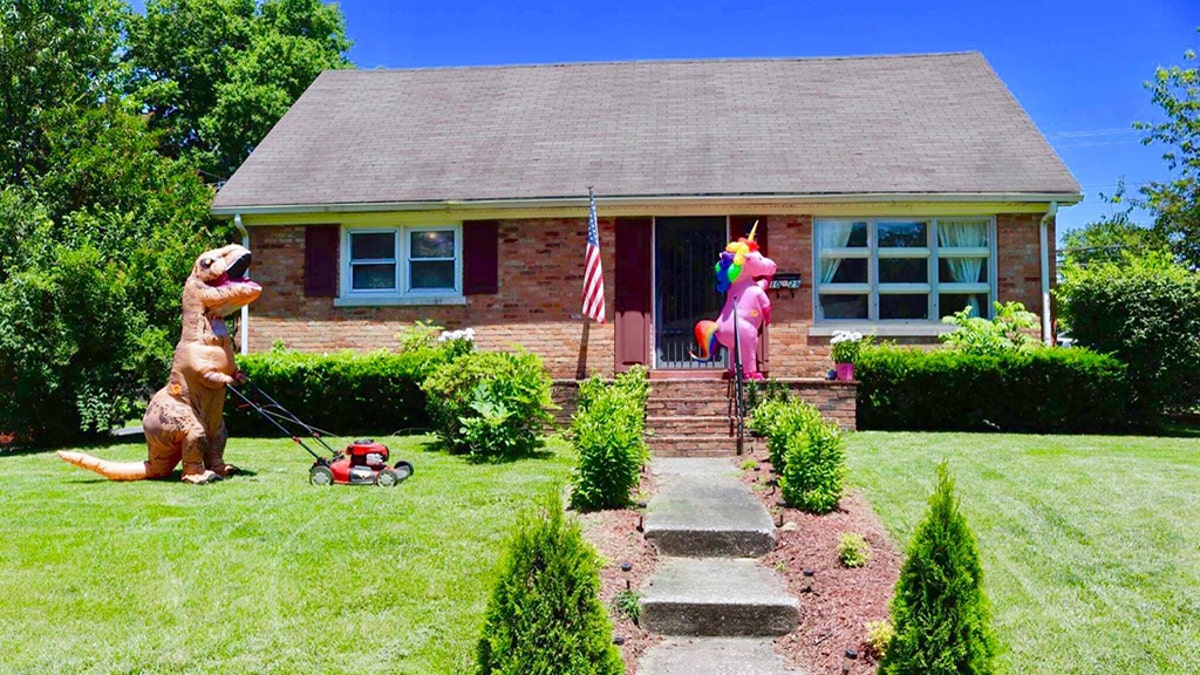 One Kentucky realtor has two special helpers to thank for her “busiest open house” ever – her young son and daughter, who dressed up in inflatable dinosaur and unicorn outfits to help sell their mom’s old house.
