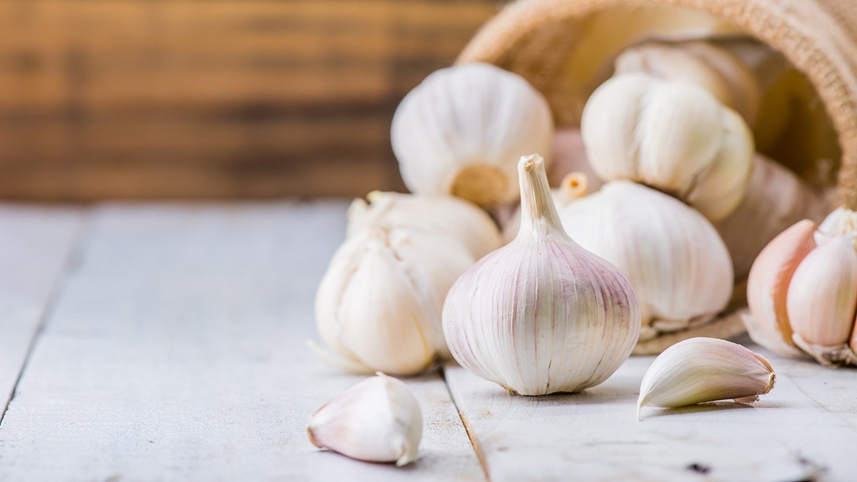 garlic cloves with skin still on