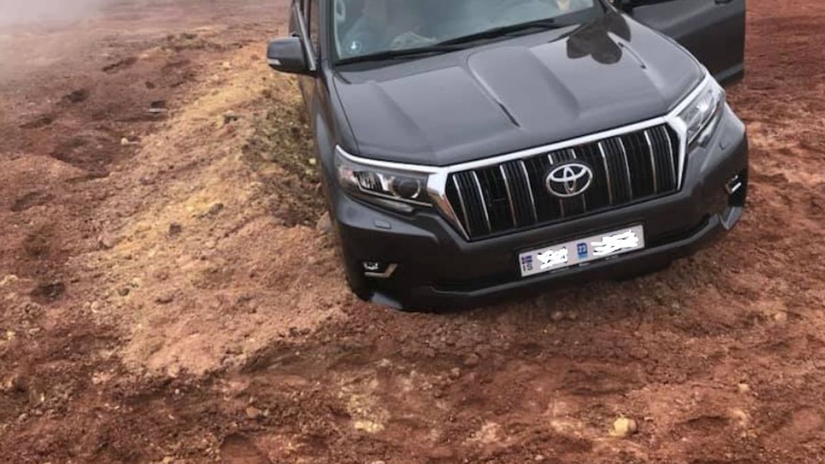 Russian filmmaker and photographer Alexander Tikhomirov posted a photo of himself with his rented LandCruiser, which had become stuck in clay while on a cross-country drive to reach volcanic Lake Mývatn in Iceland’s north.