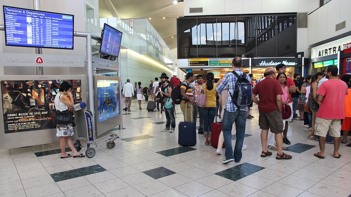 Travel experts warn passengers to avoid Newark Airport amid air traffic control crisis Travel experts recommend alternatives such as John F. Kennedy Airport or LaGuardia Airport as passengers are reporting significant flight disruptions at Newark Airport.