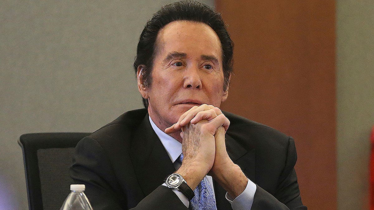 Wayne Newton takes the witness stand in the State of Nevada case against Weslie Martin, accused of burglarizing Newton's home, at the Regional Justice Center in Las Vegas, Tuesday, June 18, 2019. (Erik Verduzco/Las Vegas Review-Journal via AP)