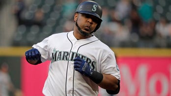Yankees add AL home run leader Edwin Encarnación after trade with Mariners