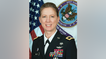 1st woman to take command of a US Army infantry division