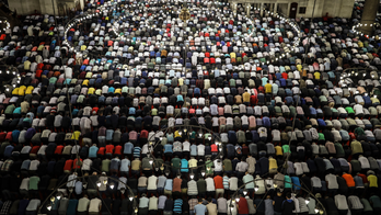 Faithful Muslims around the world begin celebrating Eid