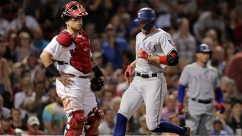 Texas Rangers' Hunter Pence easily scores inside-the-park home run against Boston Red Sox