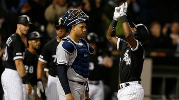 Chicago White Sox photographer forced to make quick-thinking play on another wild first pitch