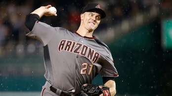 Astros ace Greinke deal; two-dozen trades on MLB's deadline day