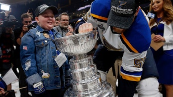 Trump shouts out St. Louis Blues superfan Laila Anderson during White House ceremony