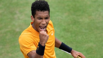 Auger-Aliassime to face Raonic in Stuttgart semifinal
