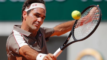 Federer seeks revenge vs. Wawrinka in French quarterfinals