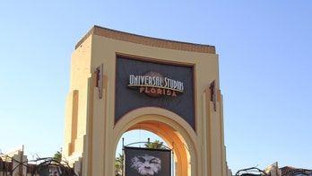 Autistic boy amazingly calmed down by warmhearted theme park employee