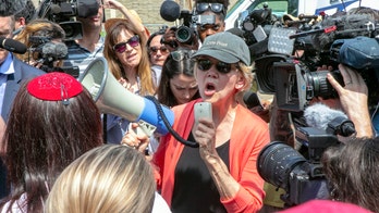 2020 Democratic hopefuls take detour from debates to join protests outside child migrant center