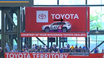 Milwaukee Brewer Mike Moustakas hits homer into car, but it's a good thing