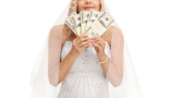 Bride 'steals' bartender's tip jar, leaves him with just $20: 'This makes me so angry'