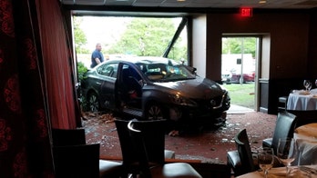 87-year-old woman crashes car through Ruth’s Chris Steak House