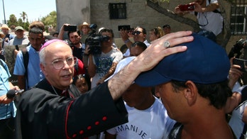 Texas bishop escorts Central American migrants across border bridge in protest of US policy