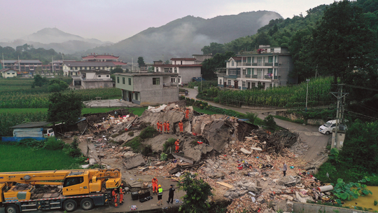 Rescue efforts underway after China quake kills at least 12