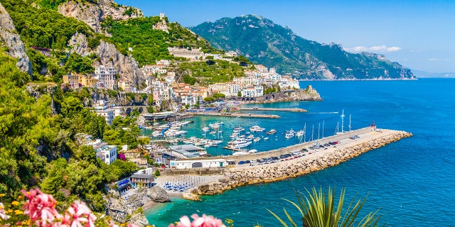 One woman was recently taken aback when her “commercial” pal demanded that she pay over $1,000 for food and lodgings for an upcoming five-night stay at the friend’s home in Italy.