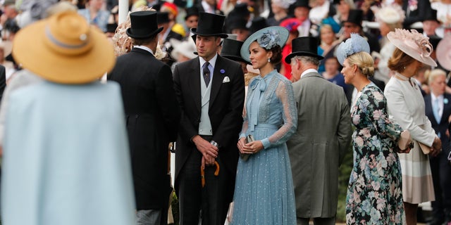 kate middleton horse race dress