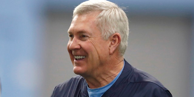 North Carolina head coach Mack Brown had successful knee replacement surgery Monday. (Ethan Hyman/The News & Observer via AP)