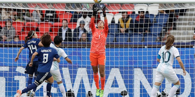 Argentina goalkeeper Vanina Correa, center, catching the ball. (AP Photo/Alessandra Tarantino)