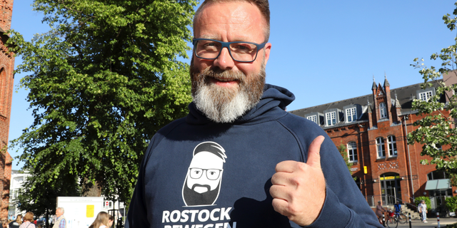 Mayor candidate Claus Ruhe Madsen, a Danish businessman, poses with thumb up at an election event of his team, during the counting of the votes for the mayor elections in the north-east German town Rostock, June 16, 2019. Claus Ruhe Madsen has been elected mayor of Rostock, becoming the first non-German citizen to head a large city in Germany. (Bernd Wuestneck/dpa via AP)