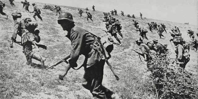 German soldiers battling in the Stalingrad region, Russia, World War II, on Sept. 6, 1942. (De Agostini Editorial/Getty)