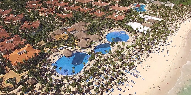 Los familiares de Yvette Monique Sport, de 51 años, dijeron que visitó el popular lugar turístico en junio pasado y se hospedaron en el Bahia Principe Resort en Punta Cana. Dicen que Sport tomó una bebida del minibar dentro de su habitación, luego se fue a la cama y nunca se despertó.