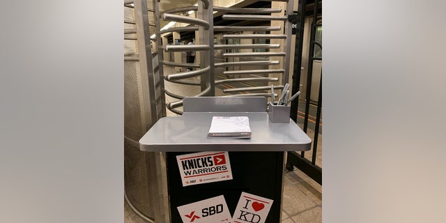 Knicks fans hope their letters could lure Durant to New York City.