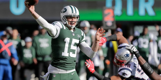 FILE - In this Nov. 25, 2018, file photo, New York Jets quarterback Josh McCown (15) throws a pass during the first half of an NFL football game against the New England Patriots, in East Rutherford, N.J. (AP Photo/Seth Wenig, File)