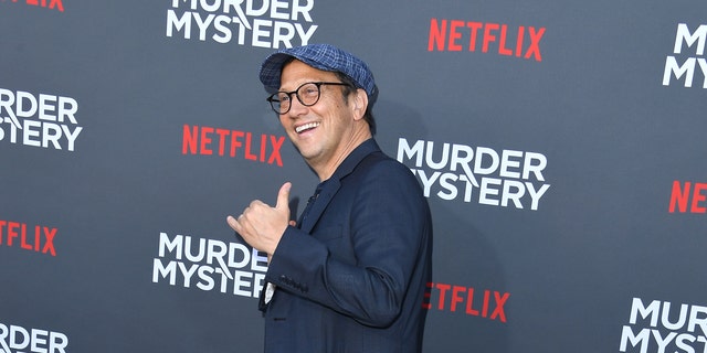 Rob Schneider arriva alla premiere di Los Angeles del mistero dell'omicidio di Netflix al Regency Village Theatre il 10 giugno 2019 a Westwood, in California. (Foto di Steve Granitz / WireImage)