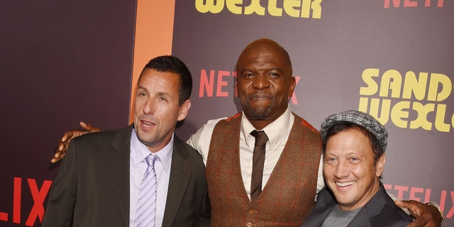 (L-R) näyttelijät Adam Sandler, Terry Crews ja Rob Schneider osallistuvat Netflixin 