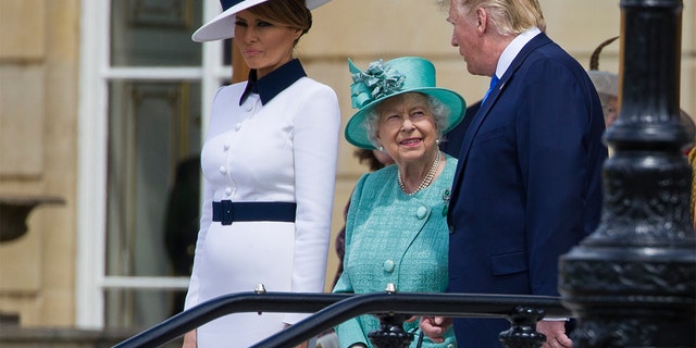 Ο Τραμπ λέει ότι το να περάσω χρόνο με τη βασίλισσα Ελισάβετ II ήταν μια «εξαιρετική» τιμή