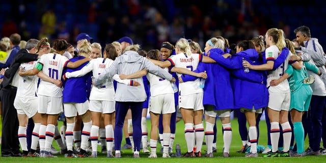 US players embrace following their 2-0 win over Sweden in their Women's World Cup Group F soccer match at Stade Océane, in Le Havre, France, Thursday, June 20, 2019. (AP Photo/Alessandra Tarantino)