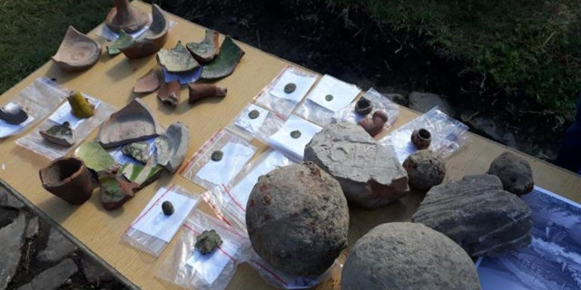 Small cannonballs from culverines (left) have been found by archaeologists in the 15th-16th century layer at the Zishtova Fortress in Bulgaria’s Svishtov leading to hypotheses that they must be from 1461 – 1462 when Wallachian Voivode Vlad Dracula besieged and conquered briefly the Danube fortress. (Credit: Svishtov Municipality)