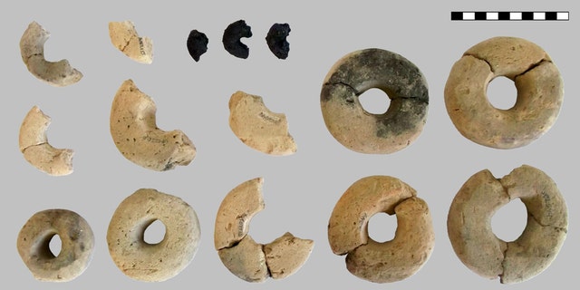 The annular objects from the find assemblage in the debris layer of pit V5400. (Credit: Heiss et al, 2019)