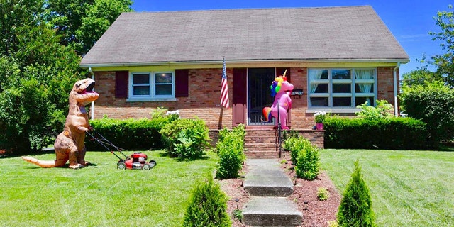 One Kentucky realtor has two special helpers to thank for her “busiest open house” ever – her young son and daughter, who dressed up in inflatable dinosaur and unicorn outfits to help sell their mom’s old house.