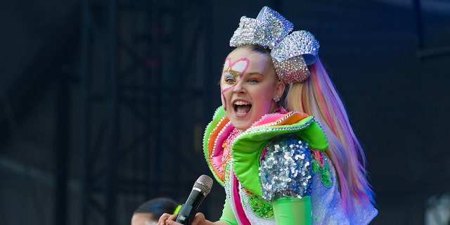 YouTube star JoJo Siwa had her makeup kit pulled from Claire’s accessory stores after the FDA said it tested positive for asbestos.