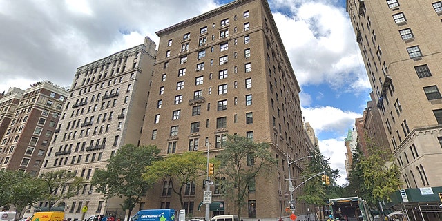 An exterior shot of the Lenox Hill-area apartment building in New York City where Kate Spade and her family formerly lived.