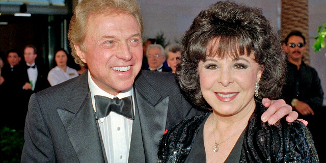 In this May 30, 1998, file photo, singer Steve Lawrence and his wife Eydie Gorme arrive at the black-tie gala called ‘Thanks Frank’ honoring Frank Sinatra in Las Vegas. In 2019, Lawrence was diagnosed with the early stages of Alzheimer’s Disease.