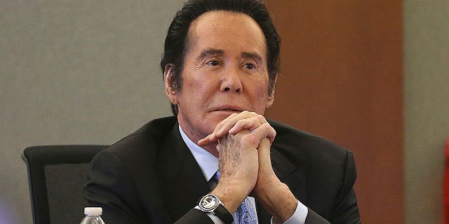 Wayne Newton takes the witness stand in the State of Nevada case against Weslie Martin, accused of burglarizing Newton's home, at the Regional Justice Center in Las Vegas, Tuesday, June 18, 2019. (Erik Verduzco/Las Vegas Review-Journal via AP)