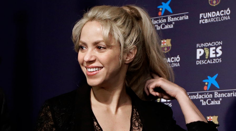 ACM Awards: Shakira Talks Country Music