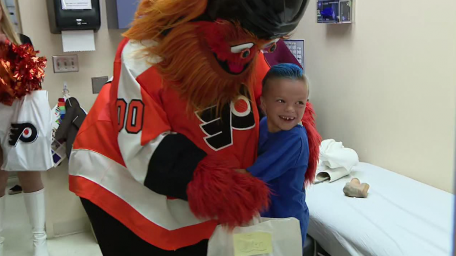 Philadelphia Flyers mascot surprises 7-year-old superfan who requested  custom Gritty-themed prosthetic